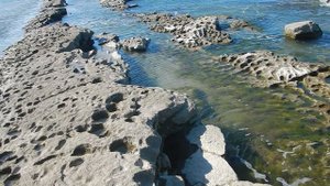 Скалы Каспийского моря. Пляж Загульба