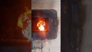 Чистка трубы и дымохода от сажи кирпичной печки.