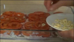 Мясо с помидорами и сыром