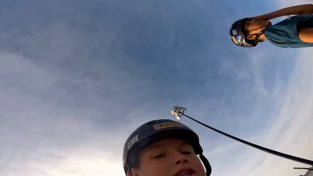 ОТ ПЕРВОГО ЛИЦА ГЛАЗАМИ 10-ЛЕТНЕГО САМОКАТЕРА по гигантскому скейт-парку! смотреть онлайн