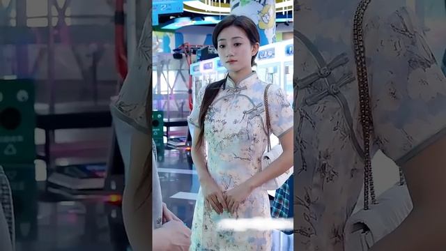【ENG SUB】她是民國著名女偶像，被仇家陷害墜海身亡，竟意外穿越到百年后的男明星家中，而這場橫跨世紀的穿越之行，竟促成了一段完美佳話《春風不如我深情》#女頻#甜寵#霸道總裁#言情#灰姑娘#穿越