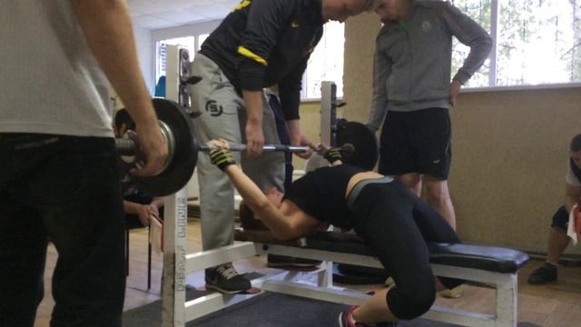 Борисова Марта. Жим лежа 52,5 кг смотреть онлайн