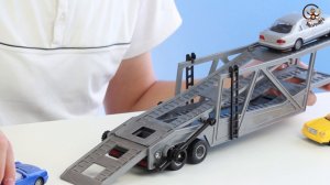 Открываем игрушки машинку. Автовоз с машинкамми. МанкиИгрушки.