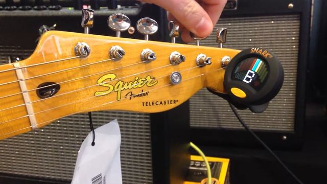 Tuning up an Electric Guitar with a Snark SN-8 Clip-On Tuner смотреть онлайн