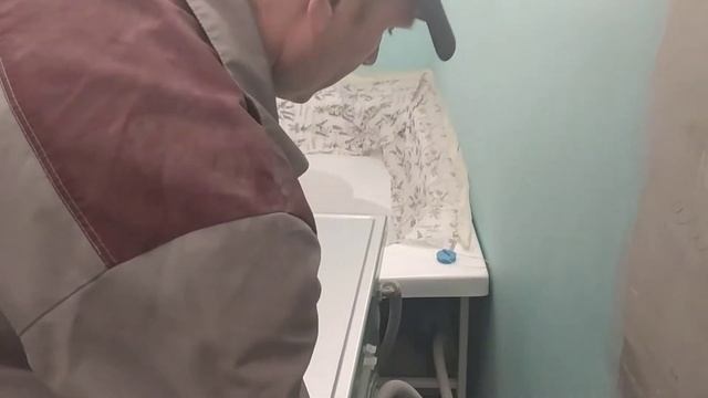 Как установить и подключить стиральную машину автомат к водопроводу и в слив канализации самому смотреть онлайн