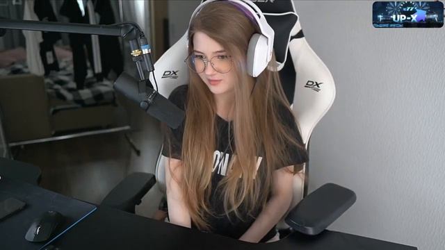 парень попросил показать бубсы смотреть онлайн