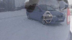 Сколько стоят запчасти на Nissan Liberty и новые яркие лампочки в габариты