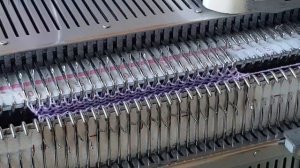 Круговое вязание на плоской вязальной машине / Сдвоенная гладь / Как начать вязание на 2х фонтурах?