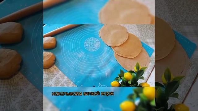 Медовый торт?#медовик#медовыйтортрецепт#вкуснокчаю#медовикторт Медовик на сметанном креме домашний. смотреть онлайн