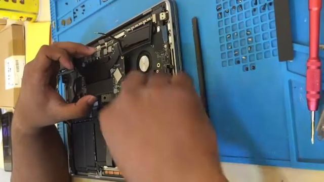 281221 Macbook Pro 13" A1706 2016 keyboard replacement смотреть онлайн