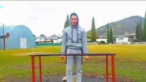 Как накачать трапецию на спортплощадке