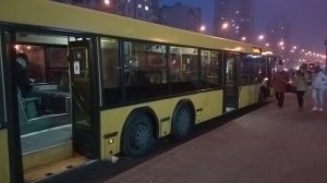 прибытие и отправление автобуса МАЗ 107 по 159-ому маршруту