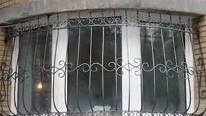Красивые металлические решетки на окнах ваших дачных домов