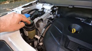 Land Rover Freelander 2 Fluid Locations (Engine Oil, Coolant, Washer, Brake & Steering Fluid)