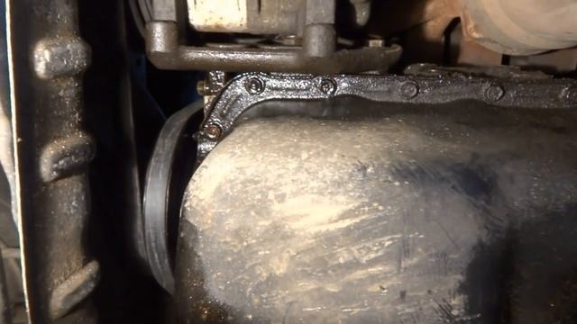 Устраняем течь масла поддона двигателя на Mazda Demio смотреть онлайн