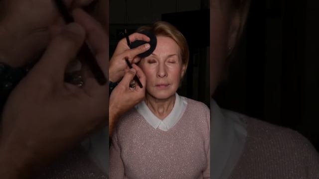 Макияж для нависшего века смотреть онлайн