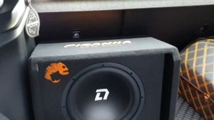 Активный сабвуфер DL Audio Piranha 12A Black в Kia Rio X (хэтчбек)