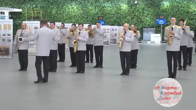 В аэропорту Симферополь крымские полицейские организовали музыкальный флешмоб смотреть онлайн