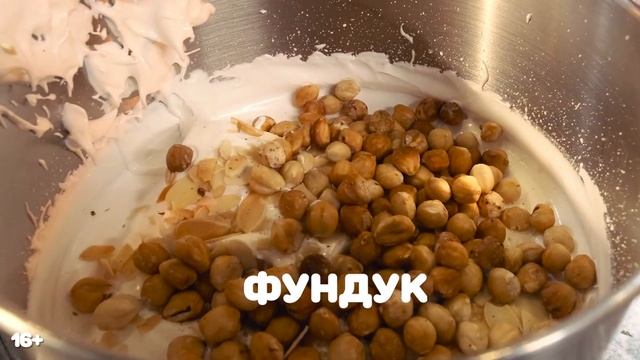 МЕРЕНГОВЫЙ РУЛЕТ | Лучший рецепт меренгового рулета с клубникой и взбитыми сливками от Виктора Беле