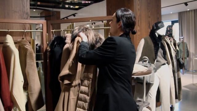 ЗИМНЯЯ ВЕРХНЯЯ ОДЕЖДА / ЛУЧШИЕ ШУБЫ, ДУБЛЁНКИ И КУРТКИ / история Yves Salomon смотреть онлайн