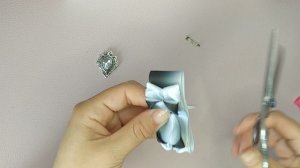 Галстук из репсовой ленты.