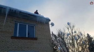 Чистка мягкой плоской кровли от наледи и сосулек.