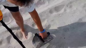 Пляжный поиск металлоискателем- Garrett ACE 250.