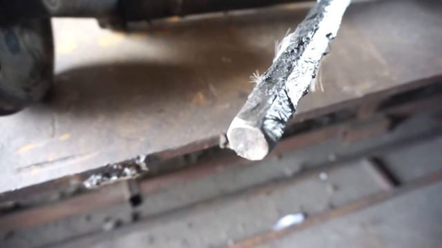 Как устроена ось со стальным металлическим торсионом для легкового прицепа с тормозами