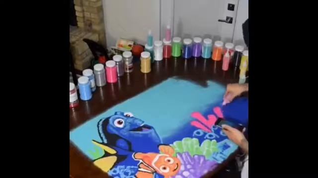 Рисует цветным песком. Мастер своего дела. смотреть онлайн