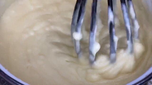 Наполеон с творожными коржами, сметанным заварным кремом и вишней смотреть онлайн