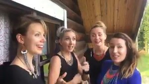 Горячие финские девочки... красиво поют по-фински - Ievan polkka ❤.mp4