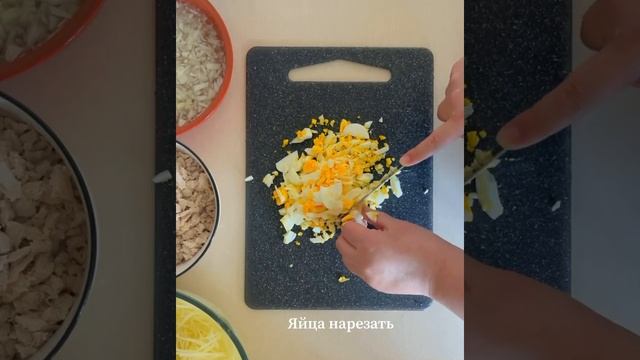 Гнездо  Глухаря очень вкусный салатик с хрустящим картофелем/ готовим салат