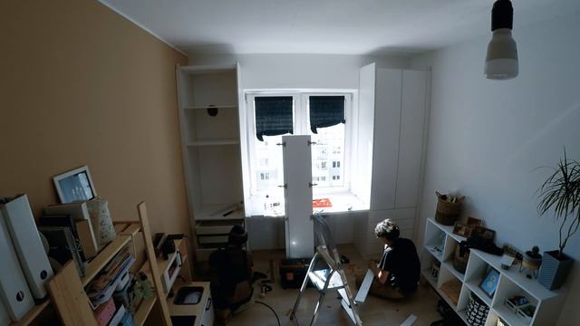 рабочая зона для детской вокруг окна // монтаж и сборка мебели смотреть онлайн