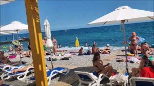 Крым, Ялта. Пляж Массандра, самый популярный пляж в Ялте.