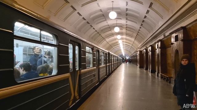 Состав 81-717.5М/714.5М на станции "Красные Ворота" смотреть онлайн