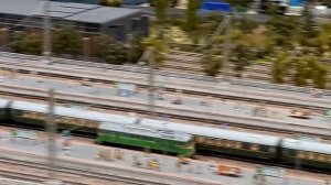 ИНТЕНСИВНОЕ ДВИЖЕНИЕ ПОЕЗДОВ НА ЖД ВОКЗАЛЕ ГРАНД-МАКЕТ РОССИЯ