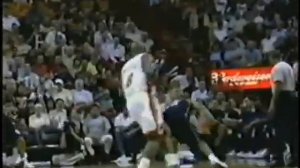 МОНСТР данк Винса Картера через Алонзо Моуринга