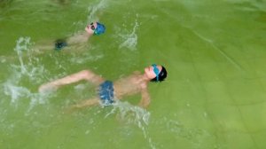 Тренировка-Хаматнуров Артур и Антонов Иван плавают на спине.3gp