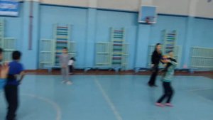 Подвижная игра коршун и наседка с мячом .Шандалинова Гульжан Телюгазаевна.икт на уроке физкультуры.