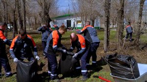 Работники Уральской Стали присоединились к масштабной уборке Орска