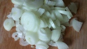 Пирожки с маринованными огурцами