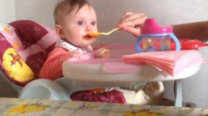 первый прикорм / кормим малыша/ знакомим с новыми продуктами