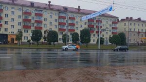 Пошли искать пункт выдачи озон, попали под дождь) зашли в гастроном, долго искали но было весело)