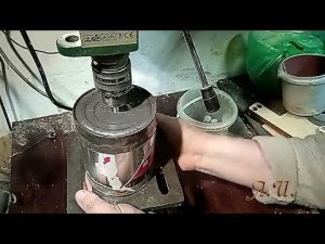 Новое приспособление для шлифовки бусин на сверлильном станке.