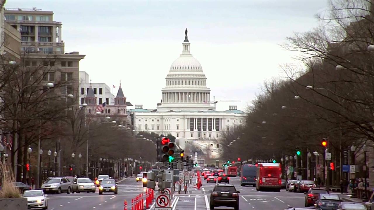 Госучреждения в США прекращают свою работу, а тыся...отрудников отправляются в неоплачиваемый отпуск