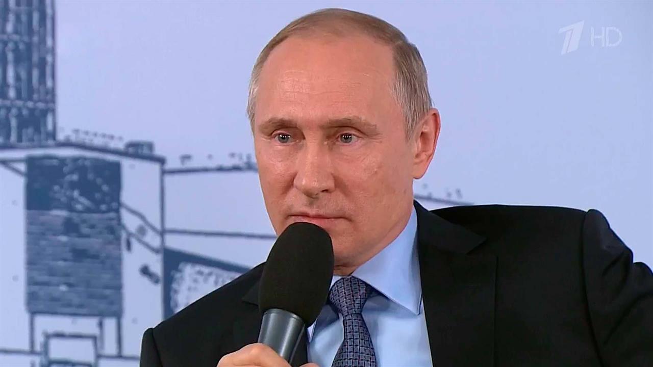 Владимир Путин: Противники России издавна использо...жение истории как способ борьбы с нашей страной