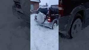 Сузуки Гранд Витара по снегу едет!!