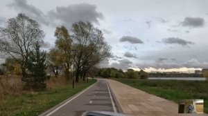 Банкир приехал в глушь проведать мать, спустя 15 лет, а у видев у калитки странную незнакомку