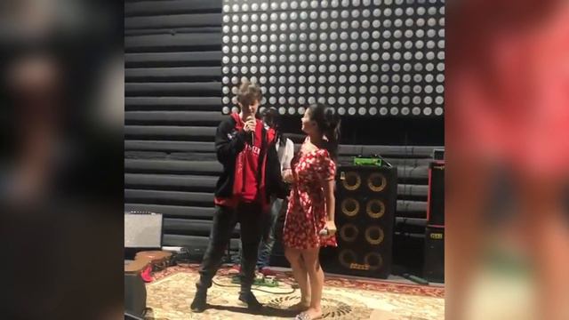 "КОПИЯ ТАРЗАНА" - ПОВЗРОСЛЕВШИЙ СЫН НАТАШИ КОРОЛЕВОЙ ПЕРЕПЛЮНУЛ ОТЦА смотреть онлайн