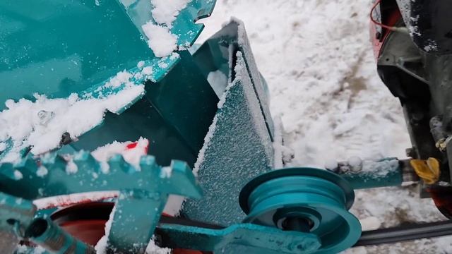 Снегоуборочная приставка СМ 600 по тяжёлому снегу, температура около 0° смотреть онлайн